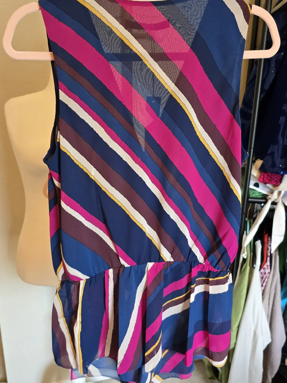 Trina Turk Women's Multicolor Striped V-Neck Sleeveless Blouse - Navy & Pink Med